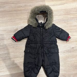 Burberry snowsuit 3 months (fits 0-6months)